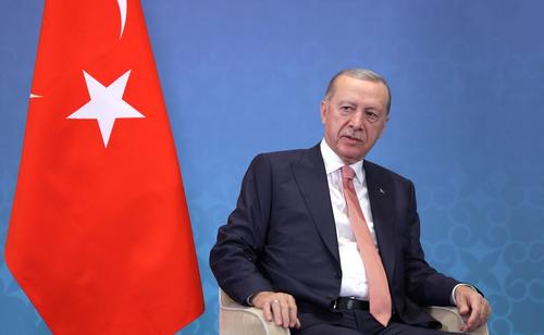 Hürriyet: Эрдоган может обсудить с Путиным по телефону урегулирование на Украине Hürriyet: Эрдоган может обсудить с Путиным по телефону урегулирование на Украине