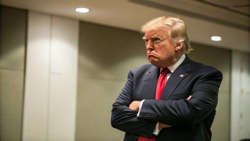 Трамп и его портрет Трамп и его портрет
