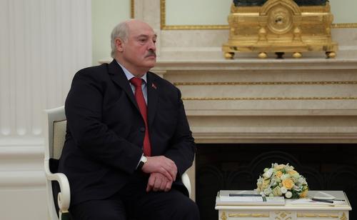 Лукашенко заявил, что никогда не бросит свой народ, не предаст и не сбежит Лукашенко заявил, что никогда не бросит свой народ, не предаст и не сбежит