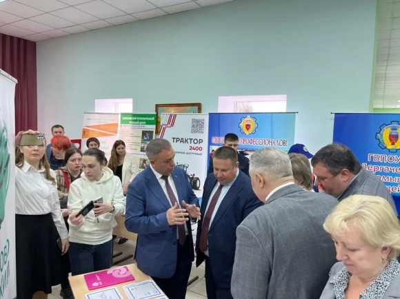 Аграрии Саратовской области обсудили подготовку к весенне-полевым работам Аграрии Саратовской области обсудили подготовку к весенне-полевым работам