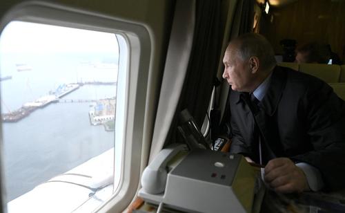 Путин прилетел в Мурманск, где проходит Арктический форум Путин прилетел в Мурманск, где проходит Арктический форум