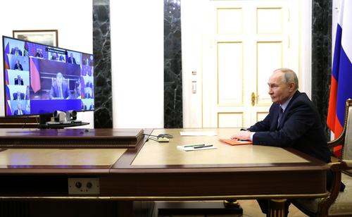 Путин обсудил с членами Совбеза развитие отношений с партнерами в АТР Путин обсудил с членами Совбеза развитие отношений с партнерами в АТР