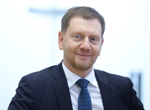 Премьер Саксонии выступил за проведение дискуссий по смягчению санкций против РФ Премьер Саксонии выступил за проведение дискуссий по смягчению санкций против РФ