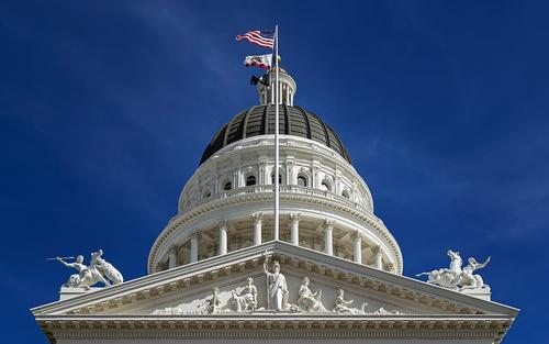 Американский Сенат принял резолюцию против пошлин Трампа на канадский импорт Американский Сенат принял резолюцию против пошлин Трампа на канадский импорт