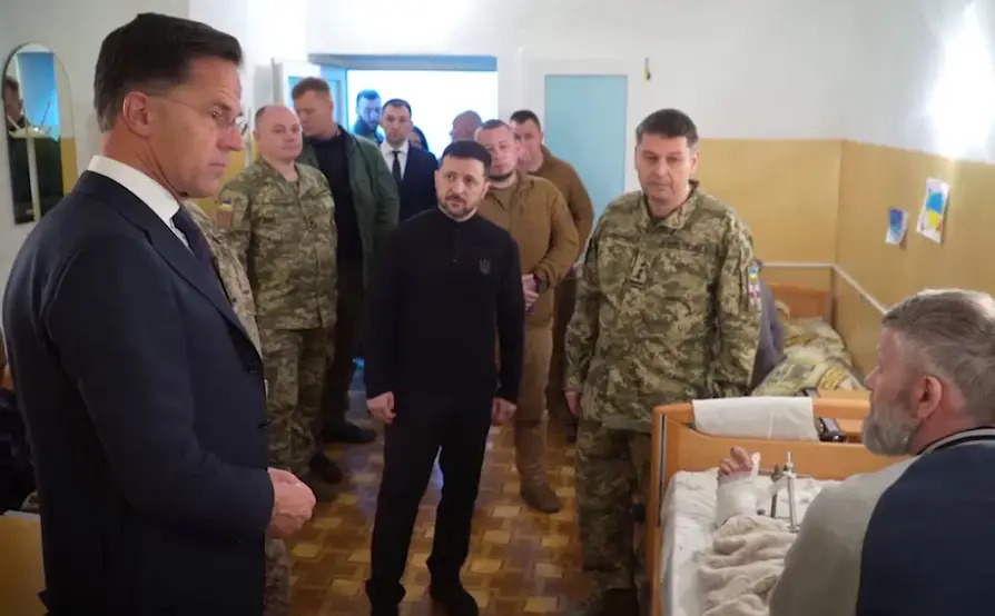 Зеленский «засветил» военный госпиталь в Одессе — свои назвали гаранта «наводчиком» Зеленский «засветил» военный госпиталь в Одессе — свои назвали гаранта «наводчиком»