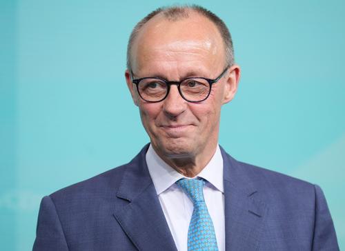 Мерц заявил, что собирается созвониться с Трампом 8 мая