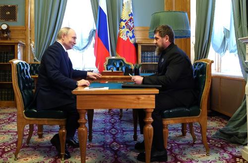 Путин провел в Кремле рабочую встречу с Кадыровым Путин провел в Кремле рабочую встречу с Кадыровым