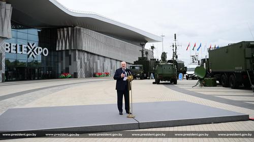 Президент Белоруссии Александр Лукашенко направился с рабочим визитом в Россию Президент Белоруссии Александр Лукашенко направился с рабочим визитом в Россию