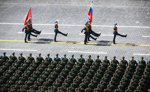 Эстонцам показали парад Победы в Москве 9 мая на российской границе в Ивангороде Эстонцам показали парад Победы в Москве 9 мая на российской границе в Ивангороде