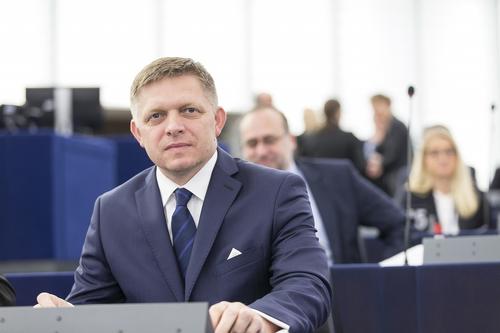 Фицо заявил, что рассматривал вариант приехать в Россию на автомобиле Фицо заявил, что рассматривал вариант приехать в Россию на автомобиле