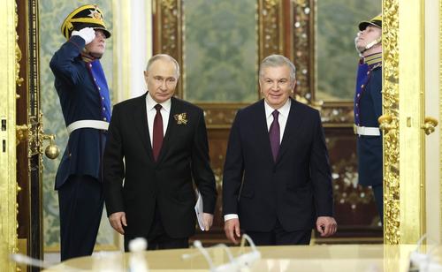Путин встретился в Кремле с президентом Узбекистана Мирзиеевым Путин встретился в Кремле с президентом Узбекистана Мирзиеевым