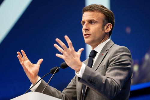 Макрон заявил о готовности помочь началу прямых переговоров России и Украины Макрон заявил о готовности помочь началу прямых переговоров России и Украины