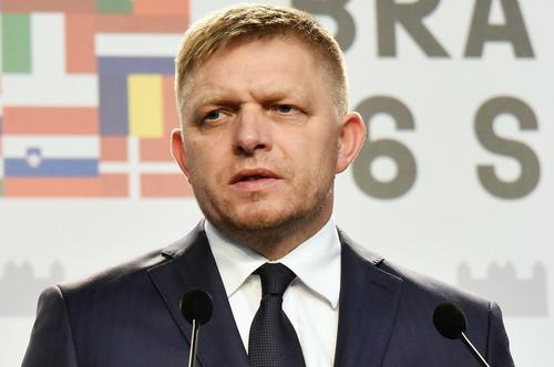 Фицо назвал свою поездку в Москву по случаю Дня Победы чрезвычайно успешной Фицо назвал свою поездку в Москву по случаю Дня Победы чрезвычайно успешной