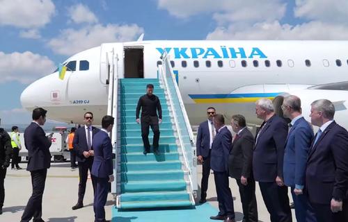 Самолет Зеленского должен вылететь в Стамбул в 16.30 по времени Москвы Самолет Зеленского должен вылететь в Стамбул в 16.30 по времени Москвы