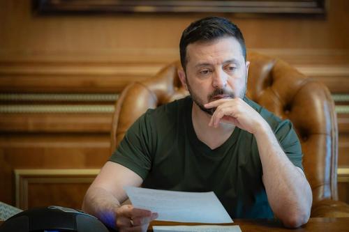 Zeit: возможность отказа Трампа от посредничества пугает Зеленского Zeit: возможность отказа Трампа от посредничества пугает Зеленского