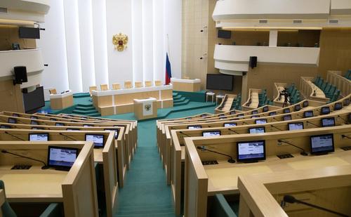 Совет Федерации одобрил закон о регистрации мигрантов через мобильное приложение Совет Федерации одобрил закон о регистрации мигрантов через мобильное приложение