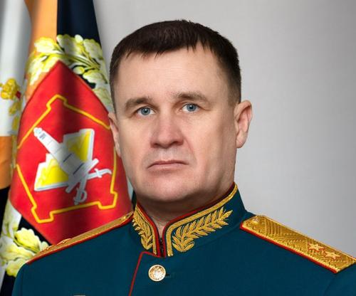 Белоусов вручил штандарт новому главкому Сухопутными войсками Мордвичеву Белоусов вручил штандарт новому главкому Сухопутными войсками Мордвичеву