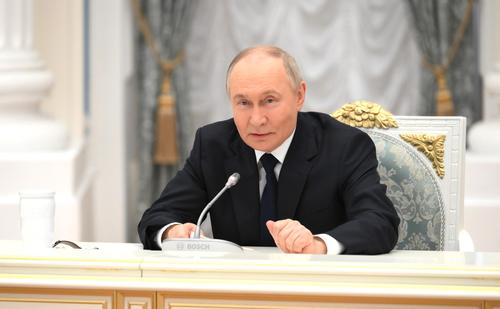 Путин: Россию вынудили ответить на происходящее на Украине Путин: Россию вынудили ответить на происходящее на Украине