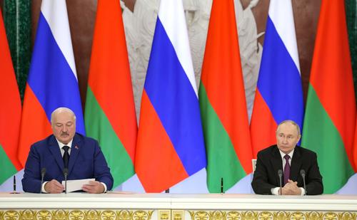 Путин поблагодарил Лукашенко за помощь Белоруссии в обмене военнопленными Путин поблагодарил Лукашенко за помощь Белоруссии в обмене военнопленными