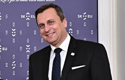 Вице-спикер парламента Словакии заявил, что ЕС превращает словаков в рабов Вице-спикер парламента Словакии заявил, что ЕС превращает словаков в рабов