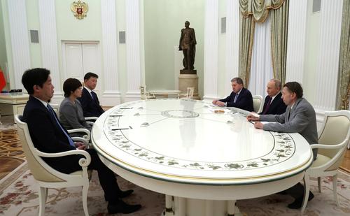 Kyodo: встреча Путина с вдовой Абэ может быть сигналом улучшения отношений стран Kyodo: встреча Путина с вдовой Абэ может быть сигналом улучшения отношений стран