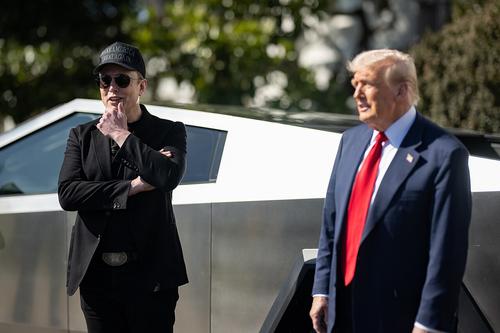 Трамп, провожая Маска с поста главы DOGE, заявил, что тот «остается рядом» Трамп, провожая Маска с поста главы DOGE, заявил, что тот «остается рядом»