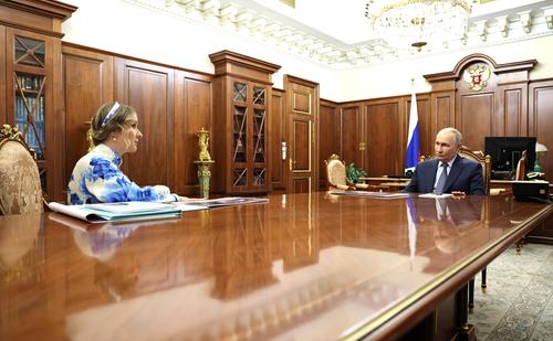 Львова-Белова: 25 процентов детей содержатся в детдомах необоснованно Львова-Белова: 25 процентов детей содержатся в детдомах необоснованно