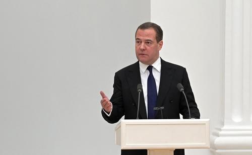 Медведев заявил, что армия России активно наступает и продолжит наступление Медведев заявил, что армия России активно наступает и продолжит наступление