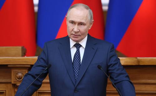 Владимир Путин поздравил всех мусульман России с праздником Курбан-байрам Владимир Путин поздравил всех мусульман России с праздником Курбан-байрам