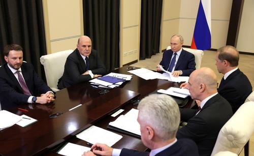 Путин после заседания оставил Мишустина и Собянина для закрытого разговора Путин после заседания оставил Мишустина и Собянина для закрытого разговора