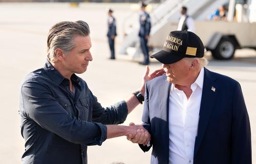 Губернатор штата Калифорния Ньюсом обозвал Трампа диванным критиком Губернатор штата Калифорния Ньюсом обозвал Трампа диванным критиком