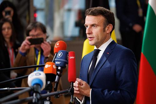 Макрон: вопрос иранской ядерной программы нужно обсуждать за столом переговоров Макрон: вопрос иранской ядерной программы нужно обсуждать за столом переговоров