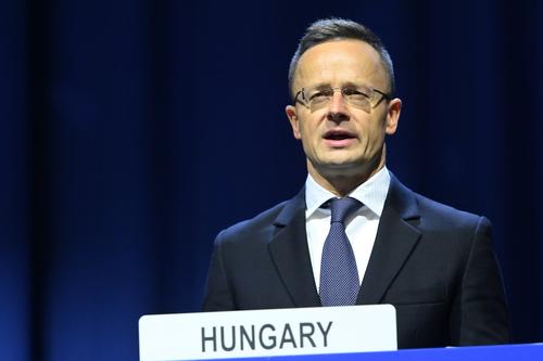 Сийярто: план по отказу от энергоносителей из России нанесет ущерб интересам ЕС Сийярто: план по отказу от энергоносителей из России нанесет ущерб интересам ЕС