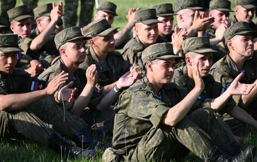 «Не ради славы и наград»: в Ульяновске прошёл патриотический концерт для десантников