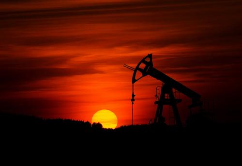 Politico: Трамп выступает против снижения потолка цен на российскую нефть Politico: Трамп выступает против снижения потолка цен на российскую нефть