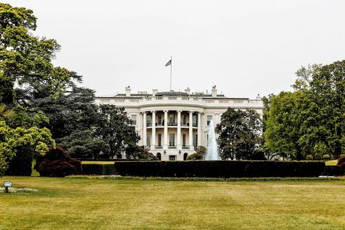 Bloomberg: чиновники США готовятся к возможному удару по Ирану в ближайшие дни Bloomberg: чиновники США готовятся к возможному удару по Ирану в ближайшие дни