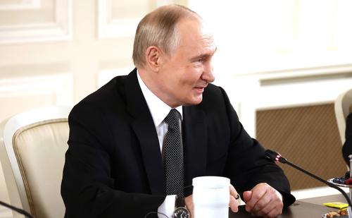 Россия 24: Путин выступит на пленарном заседании ПМЭФ после 15 часов Россия 24: Путин выступит на пленарном заседании ПМЭФ после 15 часов