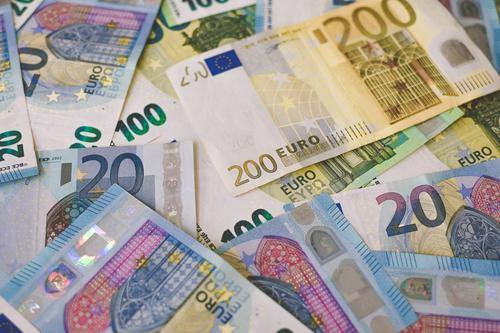 Французы предлагают заменить доллар на евро Французы предлагают заменить доллар на евро