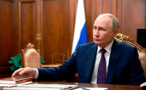 Путин: Украина должна признать результаты референдумов в Донбассе и Новороссии Путин: Украина должна признать результаты референдумов в Донбассе и Новороссии