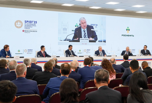 Игорь Сечин: непродуманная стратегия привела к тому, что стоимость электроэнергии в Европе в пять раз выше, чем в США Игорь Сечин: непродуманная стратегия привела к тому, что стоимость электроэнергии в Европе в пять раз выше, чем в США