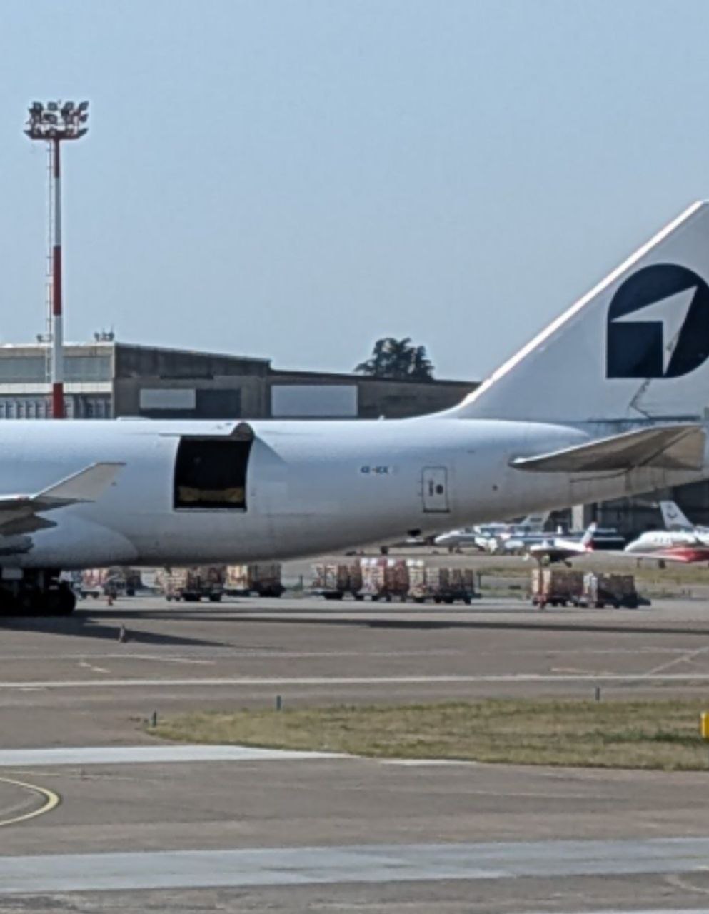 Istok Info: В Белграде военно-транспортный борт Boeing 747 Израиля загрузили контейнерами с опасными материалами? Istok Info: В Белграде военно-транспортный борт Boeing 747 Израиля загрузили контейнерами с опасными материалами?
