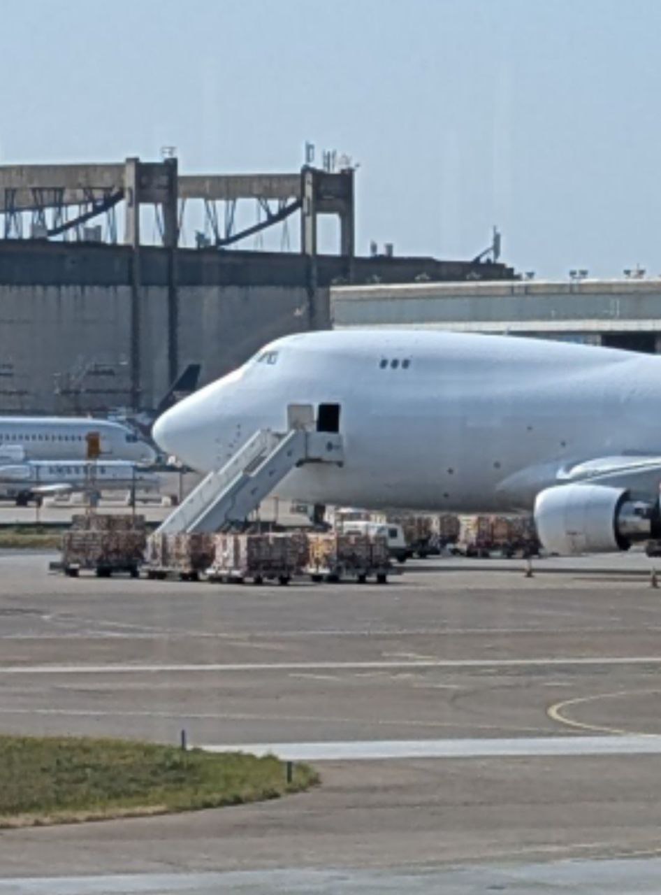 Istok Info: В Белграде военно-транспортный борт Boeing 747 Израиля загрузили контейнерами с опасными материалами? Istok Info: В Белграде военно-транспортный борт Boeing 747 Израиля загрузили контейнерами с опасными материалами?