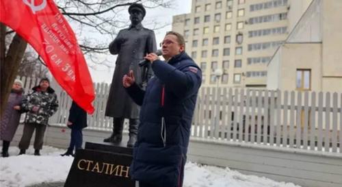 Прокуратура через суд потребовала демонтировать памятник Сталину в Вологде Прокуратура через суд потребовала демонтировать памятник Сталину в Вологде
